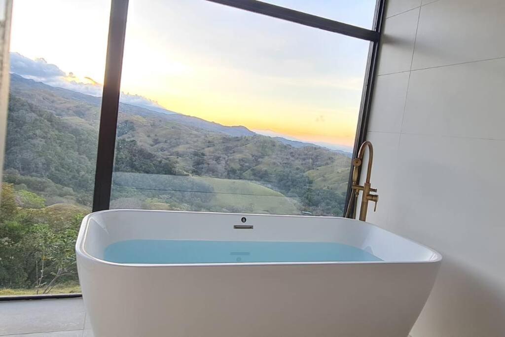 GoldenView+ Aire acondicionado+Jacuzzi (a 15 km de Monteverde)