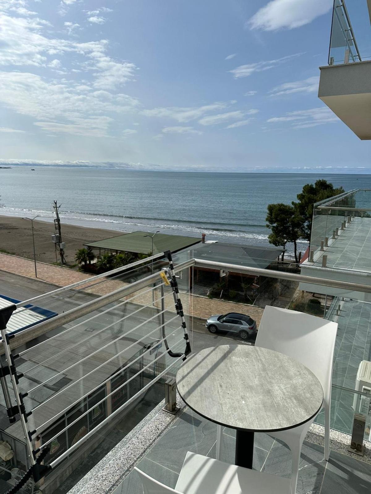 Sea La Vie