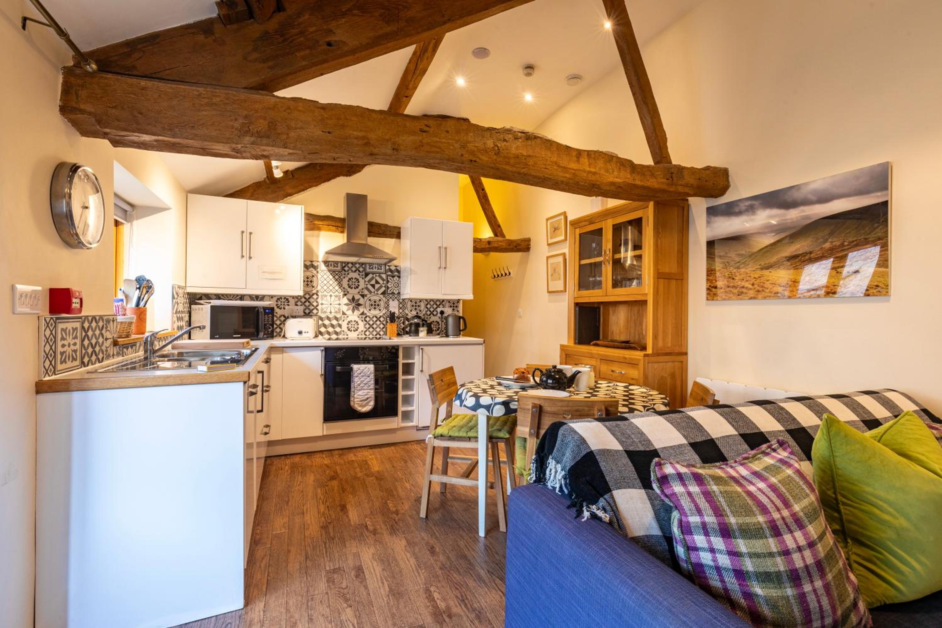Dragonfly Cottage, Canal location view 2