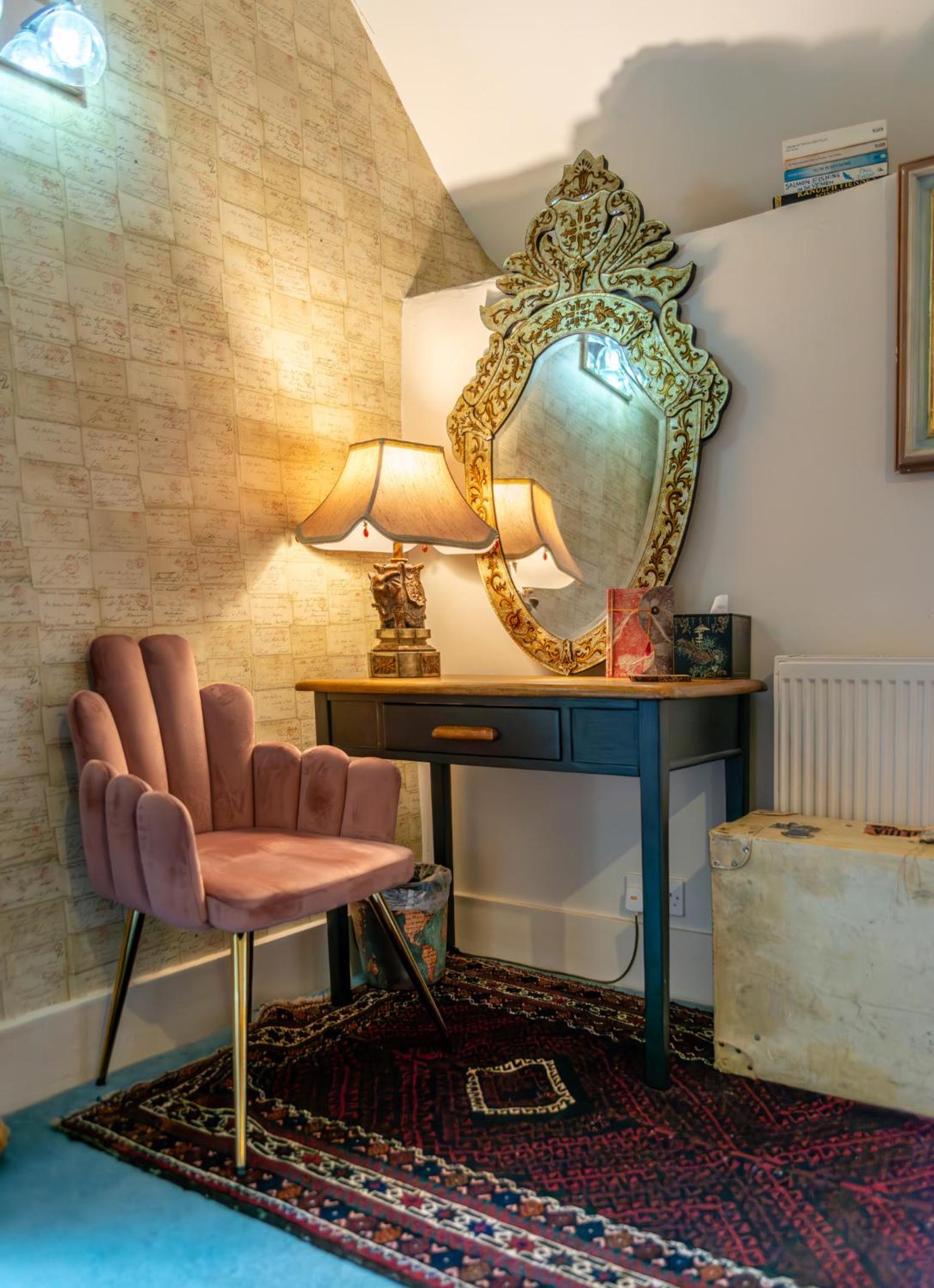 Luxurious, Fabulous, Fun, Contemporary Suite in Retreat Centre view 3