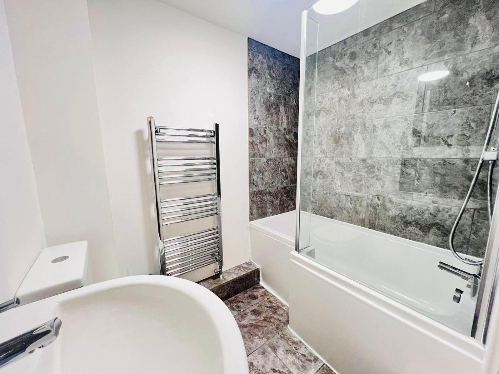 AMETHYST - 4br all with ensuite & parking