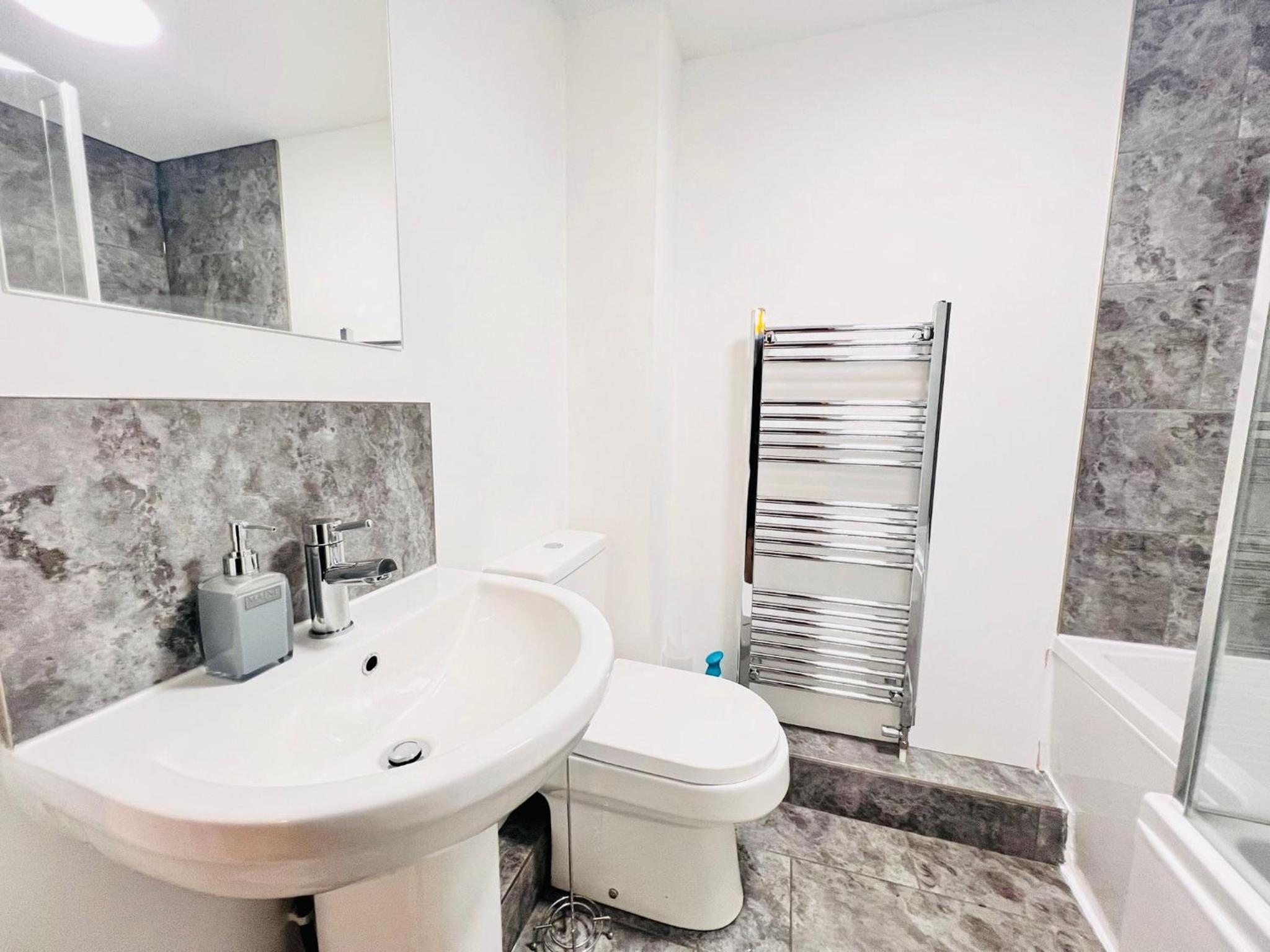 AMETHYST - 4br all with ensuite & parking
