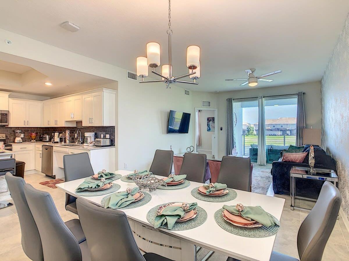 Comfy Lakeview 3BR with 2 Clubhouses & Waterpark