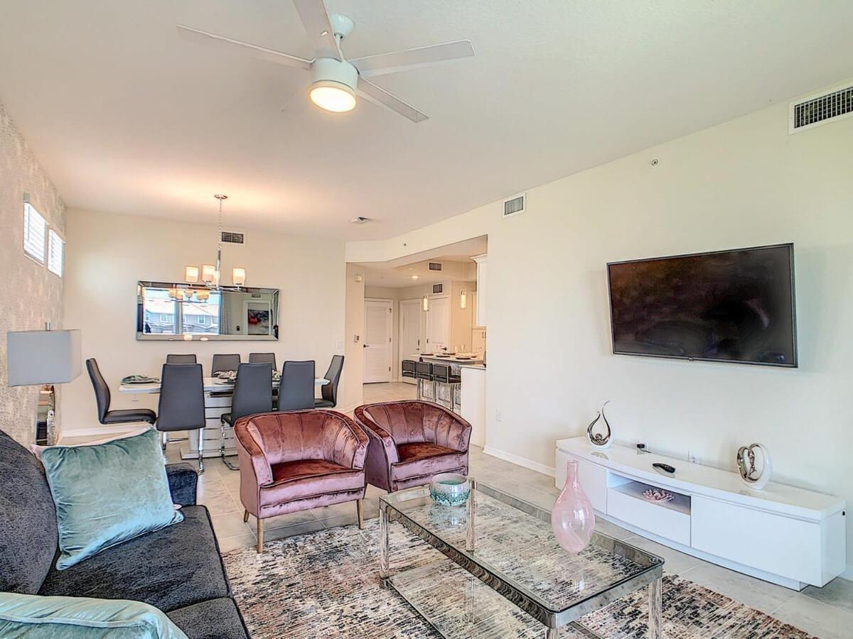 Comfy Lakeview 3BR with 2 Clubhouses & Waterpark