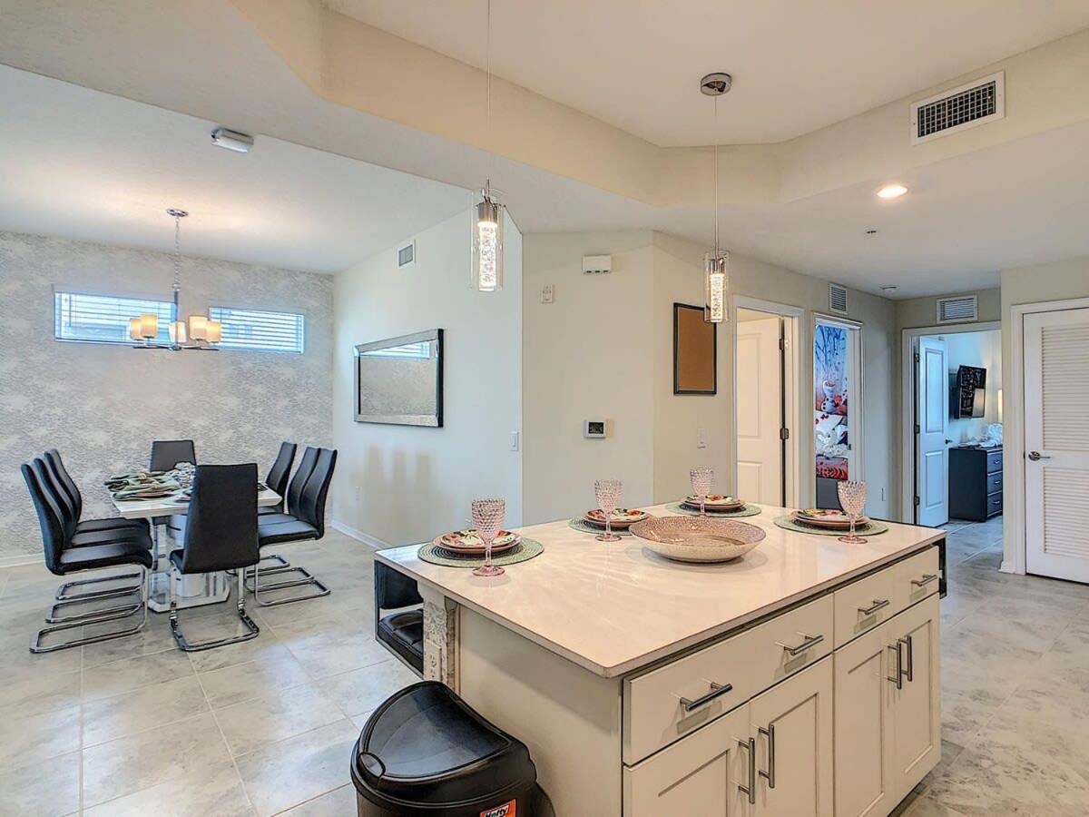Comfy Lakeview 3BR with 2 Clubhouses & Waterpark