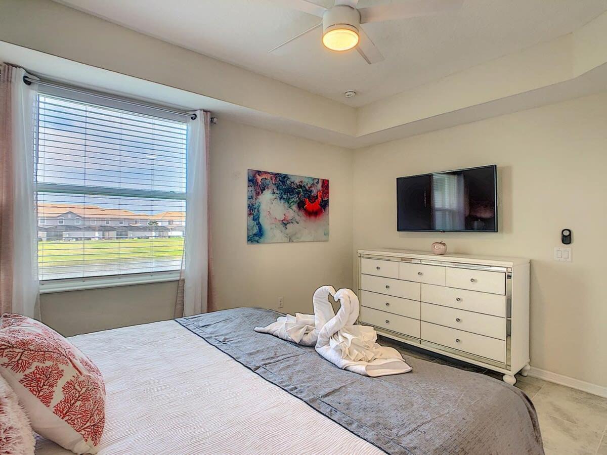 Comfy Lakeview 3BR with 2 Clubhouses & Waterpark