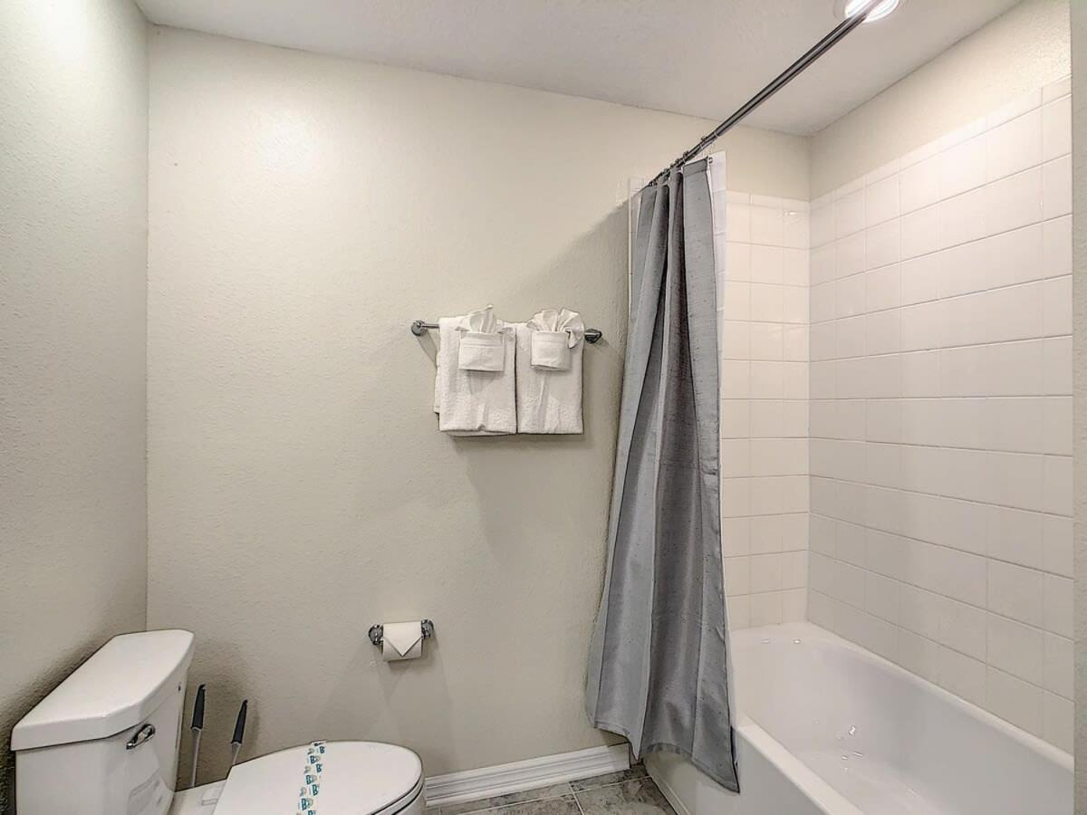 Comfy Lakeview 3BR with 2 Clubhouses & Waterpark