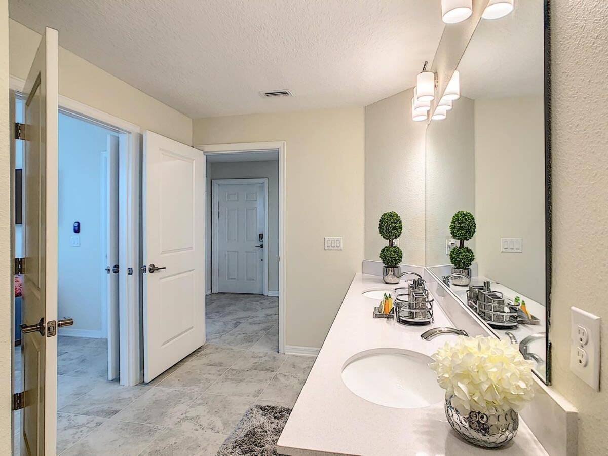 Comfy Lakeview 3BR with 2 Clubhouses & Waterpark