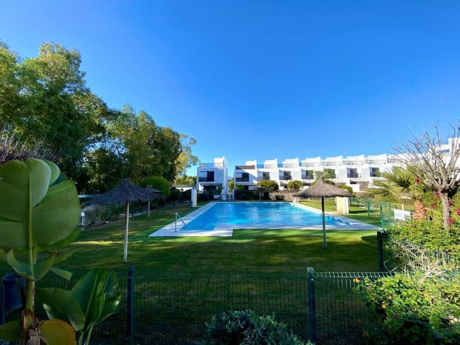 Casa Julia Fantástico adosado con piscina.