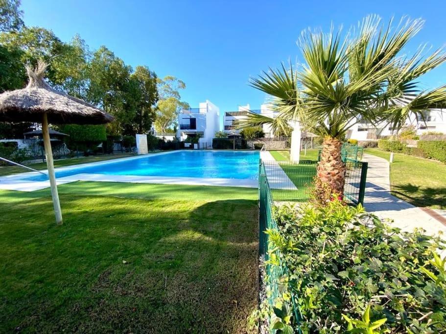 Casa Julia Fantástico adosado con piscina.