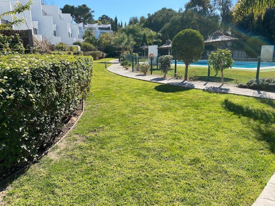 Casa Julia Fantástico adosado con piscina.