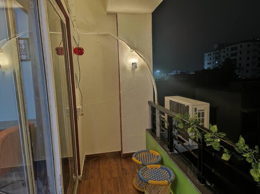 Siddha Xanadu Studio 313, Poolside Near Airport, CC2 Mall view 5