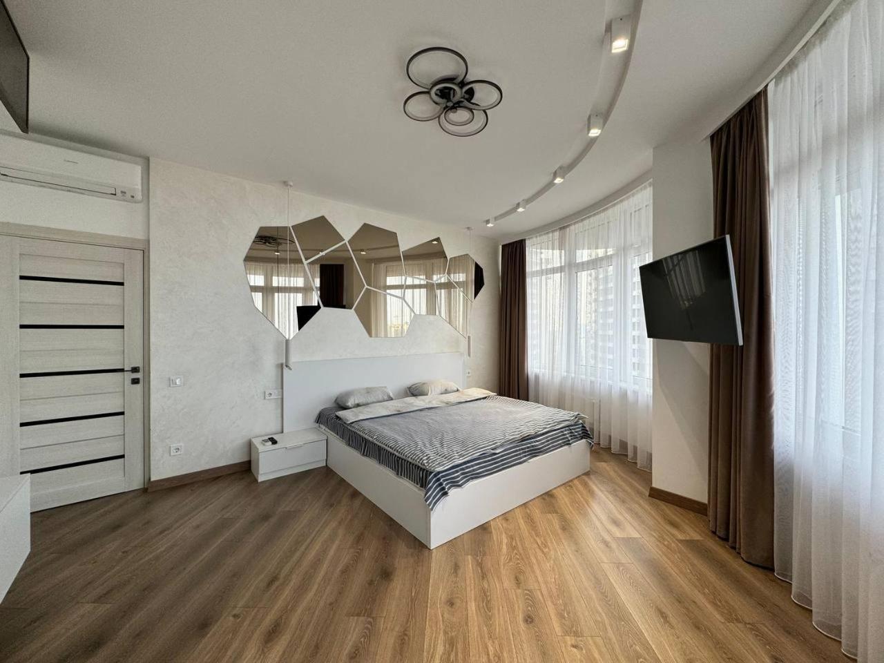 45 Pearl 2 Bedrooms Disign Apartment view 2