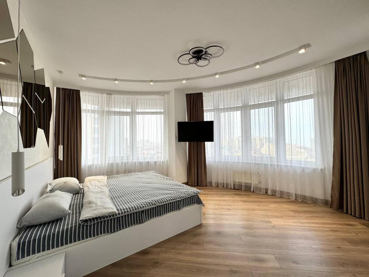 45 Pearl 2 Bedrooms Disign Apartment view 3