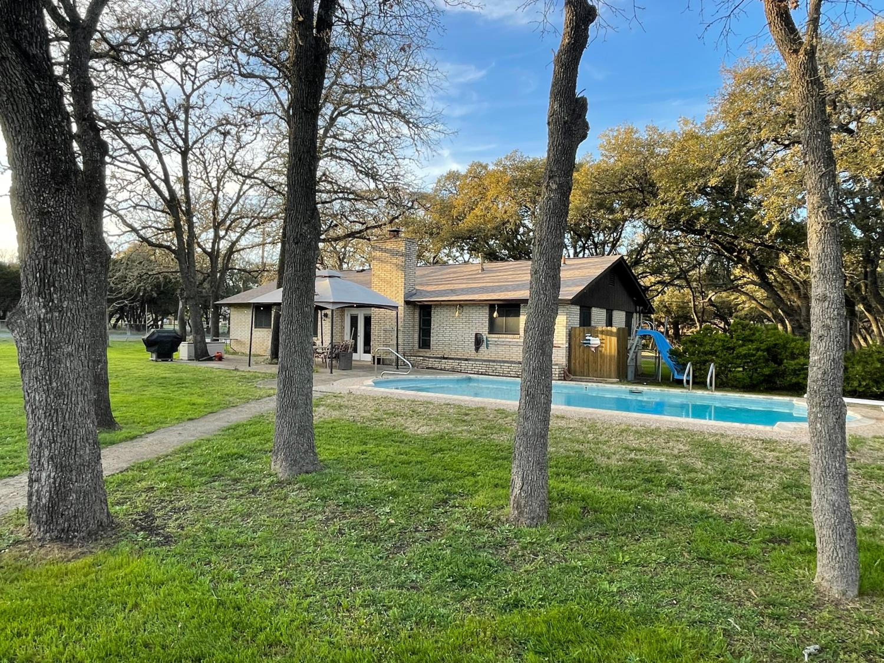 Hill Country House & Pool - Fiesta Texas Sea World view 3
