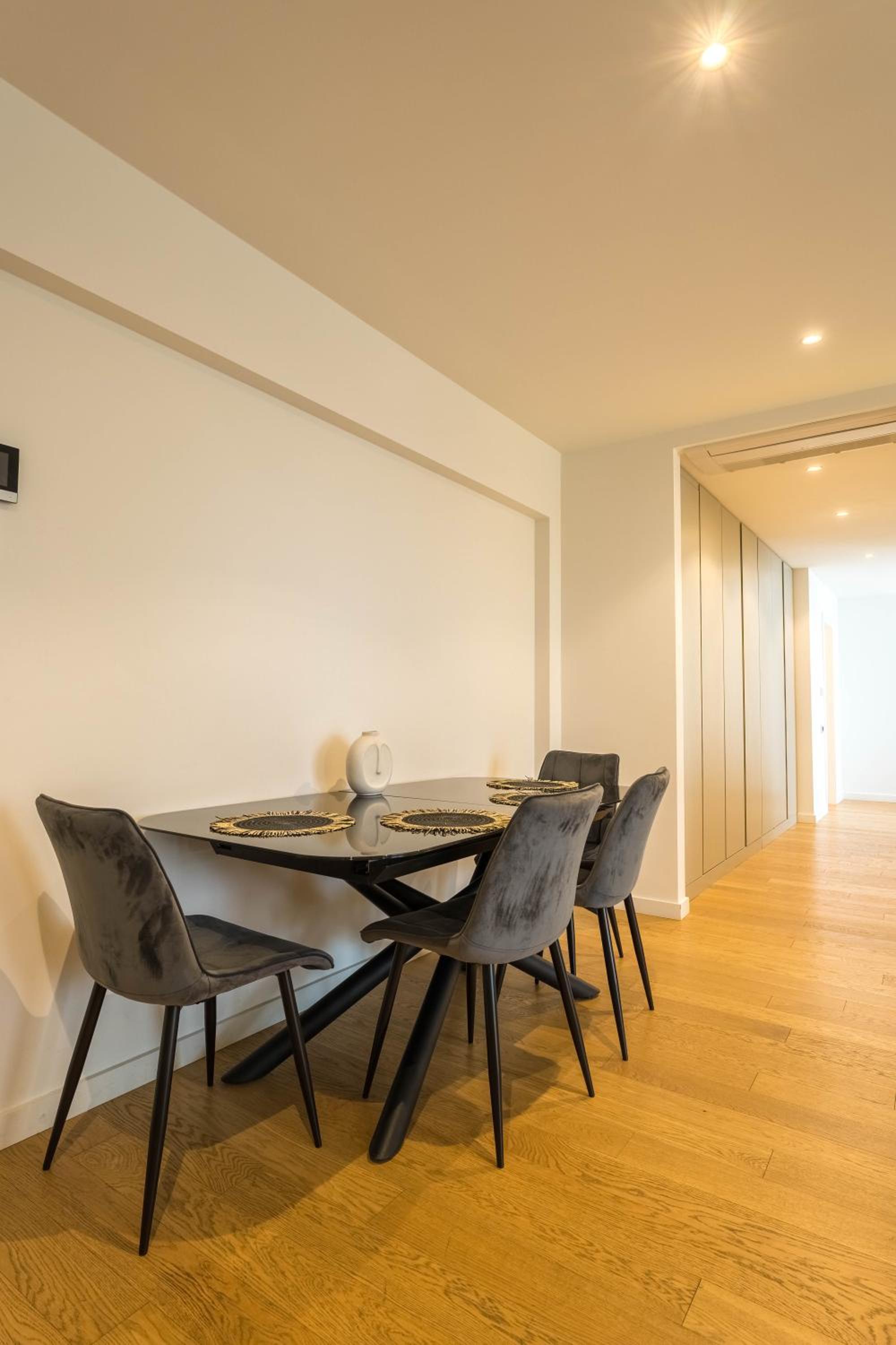 Sphere I 1 BR apt with underground private parking near Promenada Mall view 5