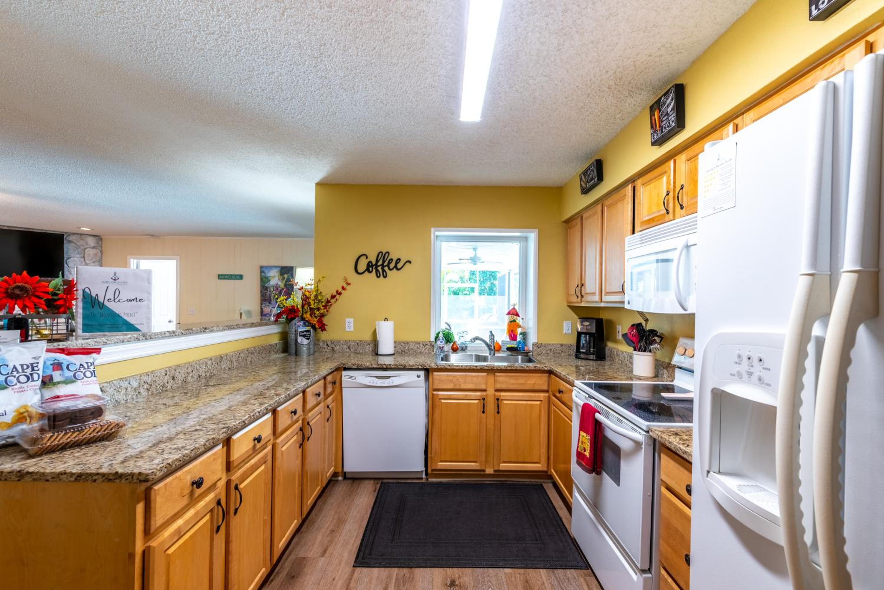 Montauks Point! Private pool home 10 min drive to Anna Maria beaches! view 4
