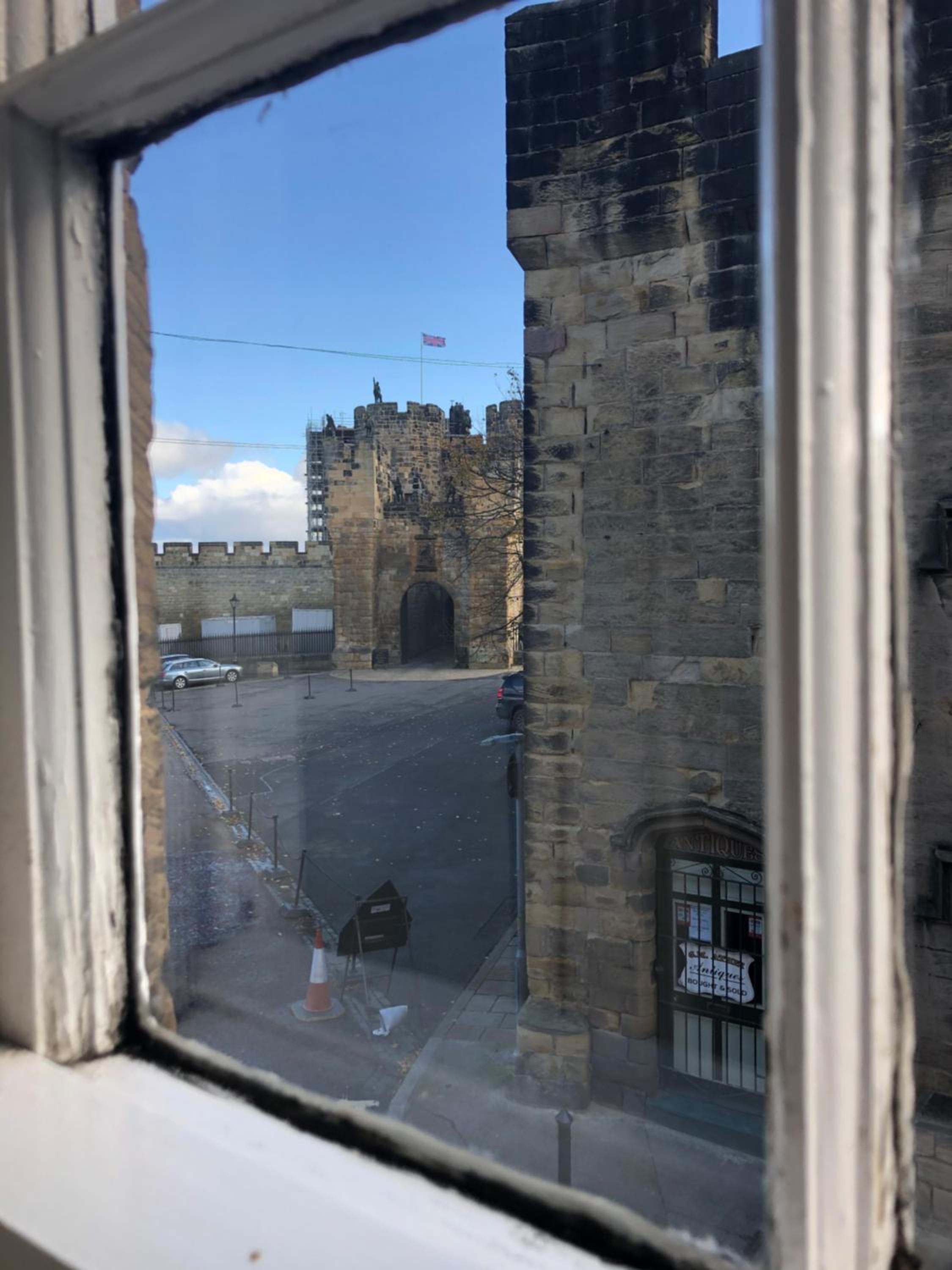 Lionsgate View - luxury apartment opposite Alnwick Castle view 5