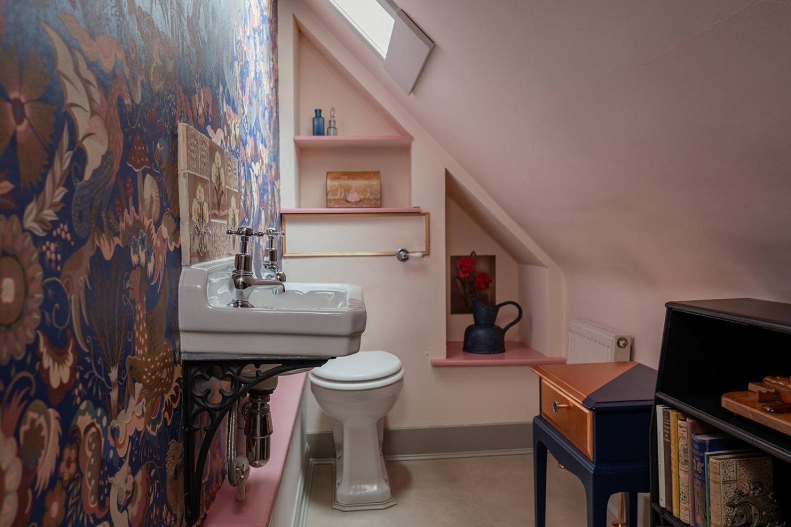 Luxury 3 Bedroom Cottage - Sleeps 6 view 2
