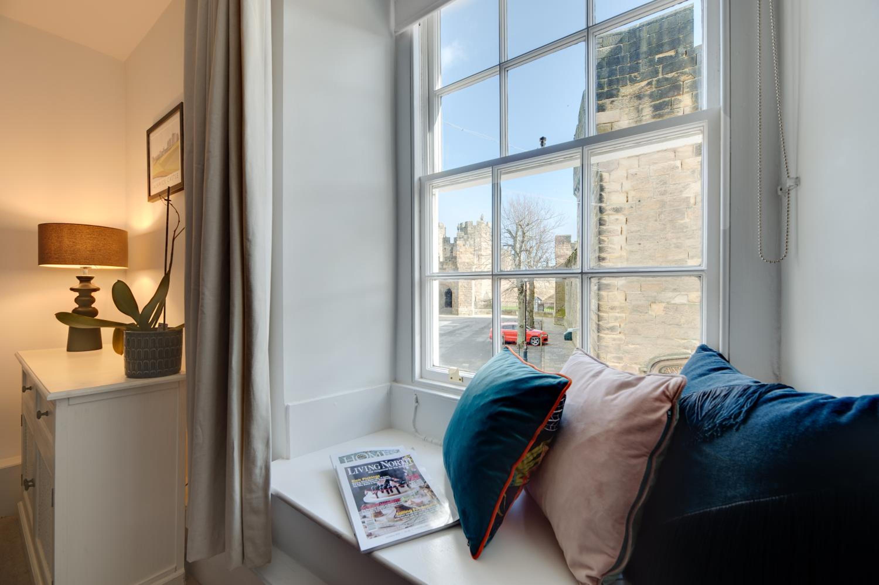 Lionsgate View - luxury apartment opposite Alnwick Castle view 3