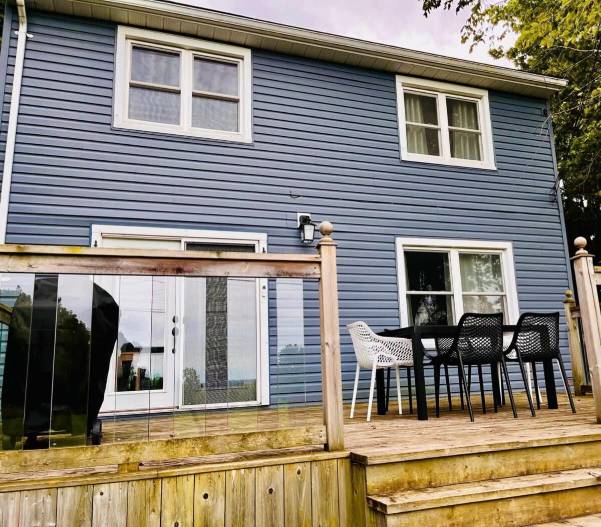 The Blue House in the heart of Picton