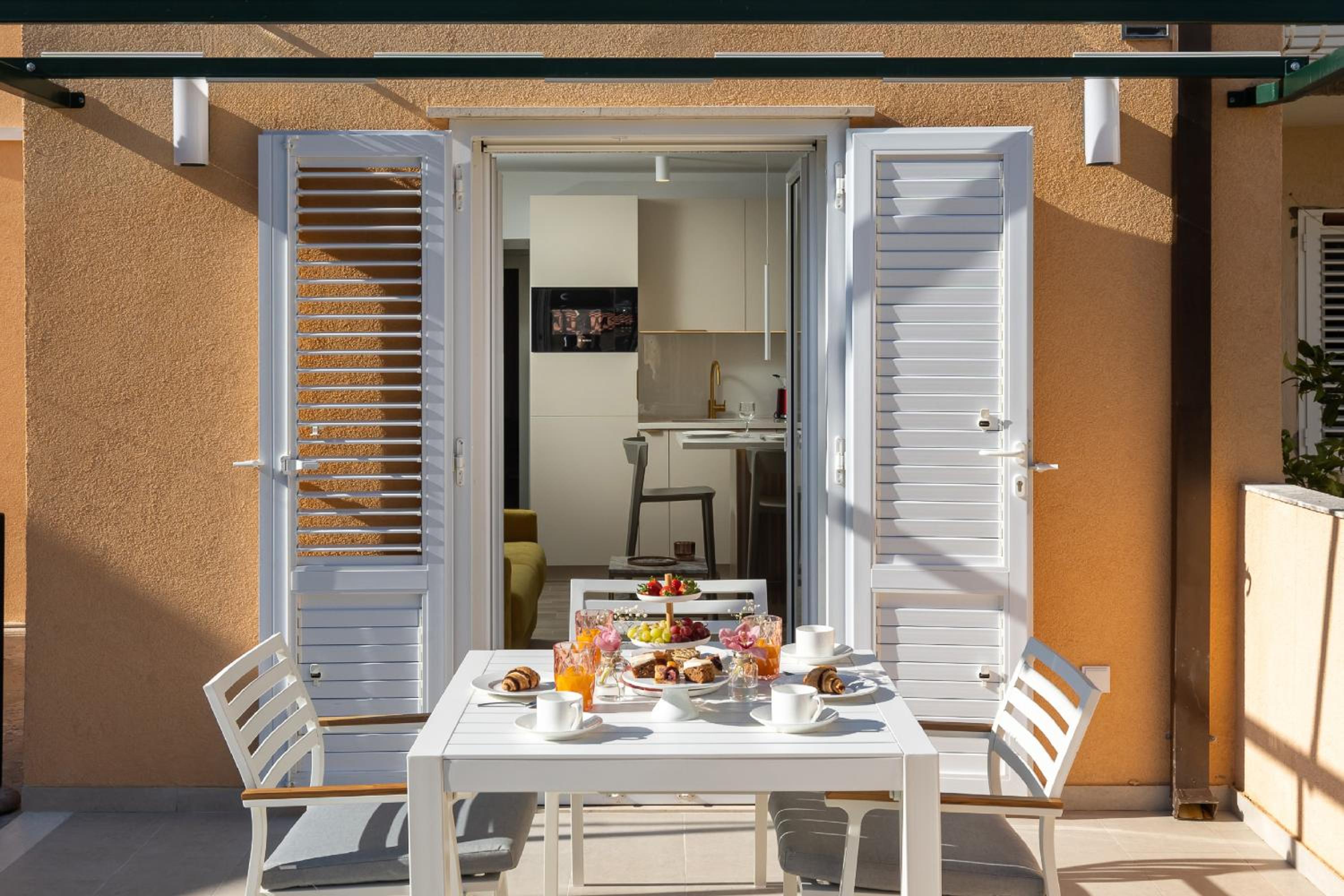 Floret Apartment