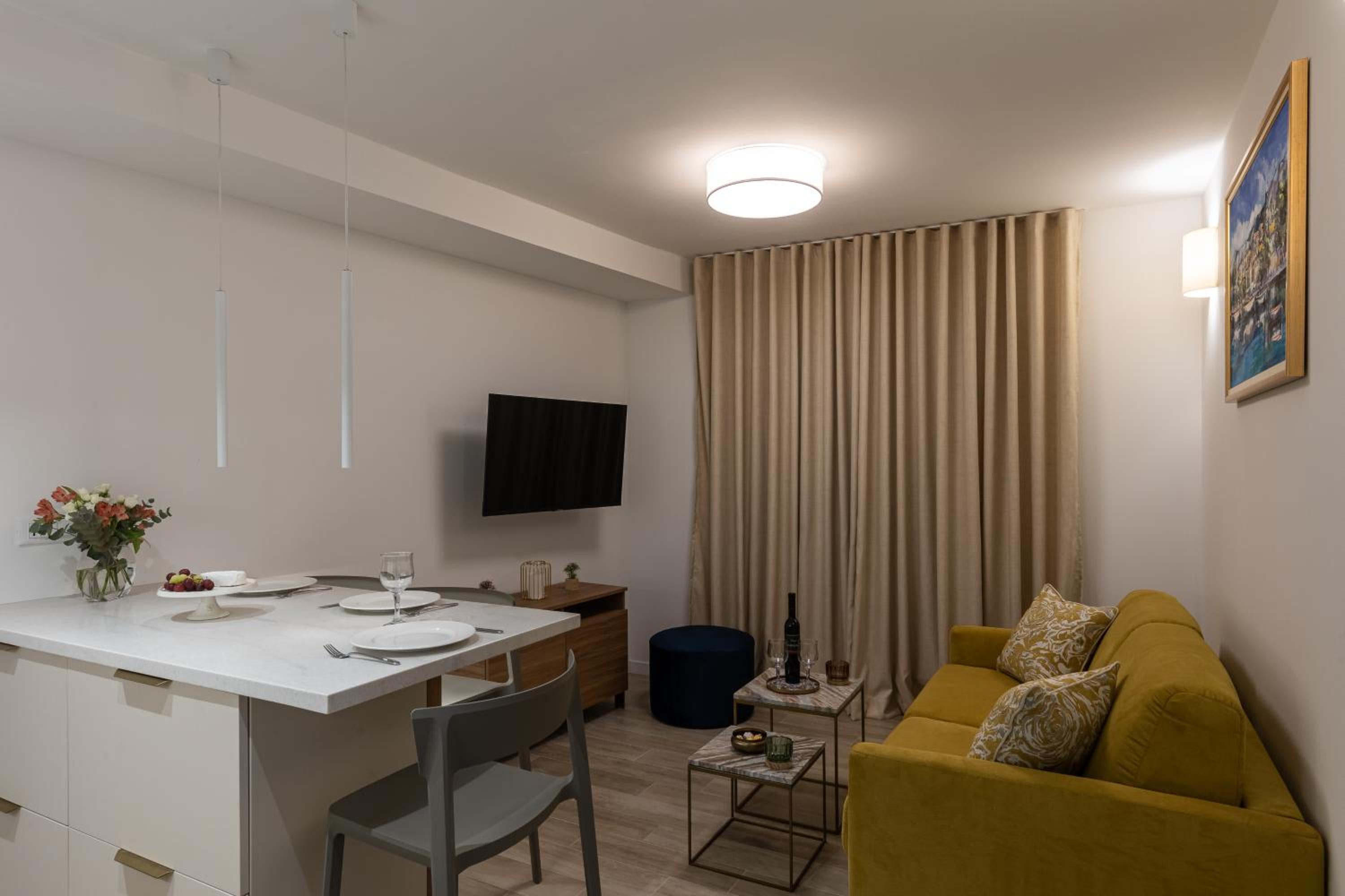 Floret Apartment