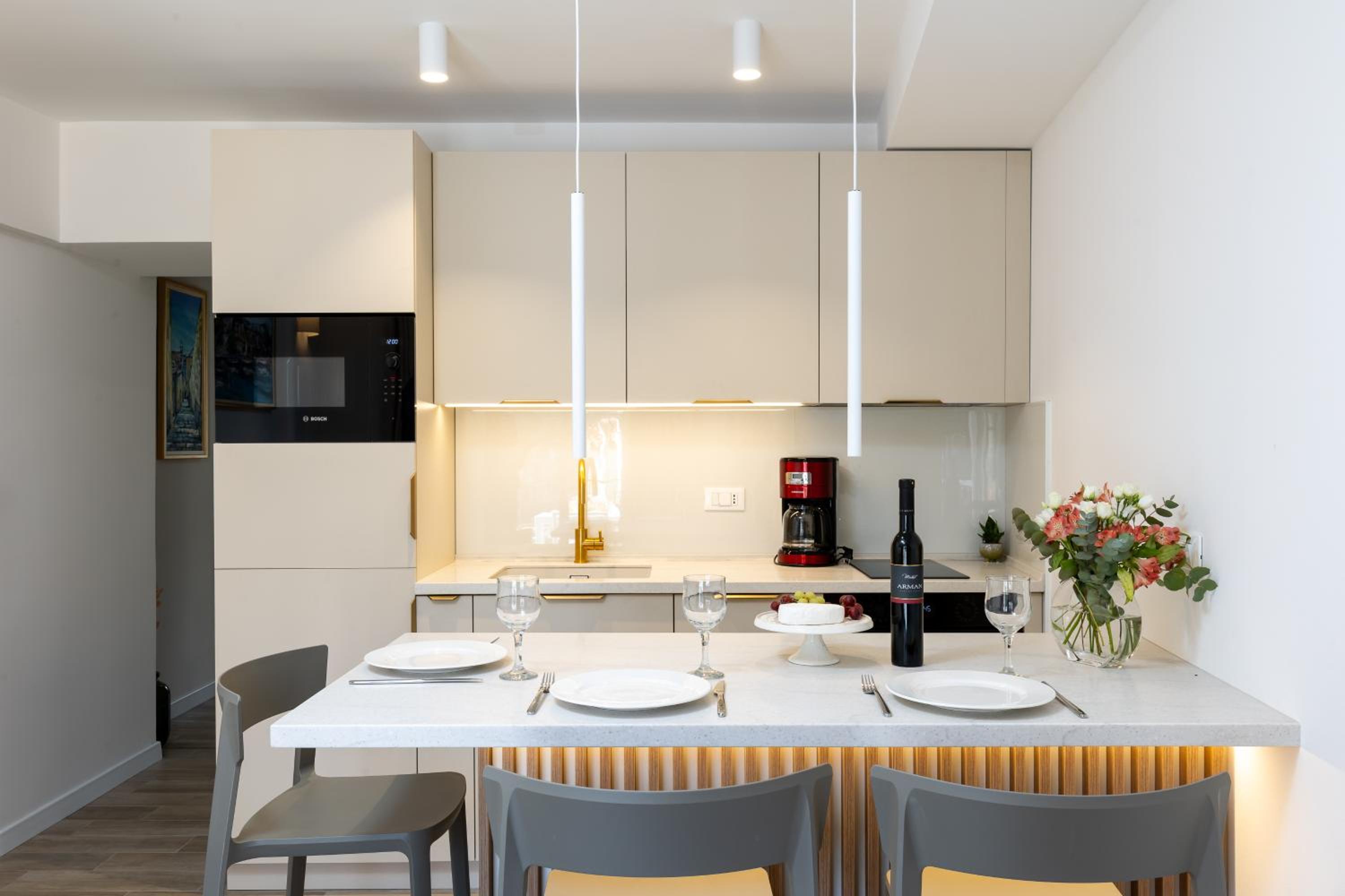 Floret Apartment