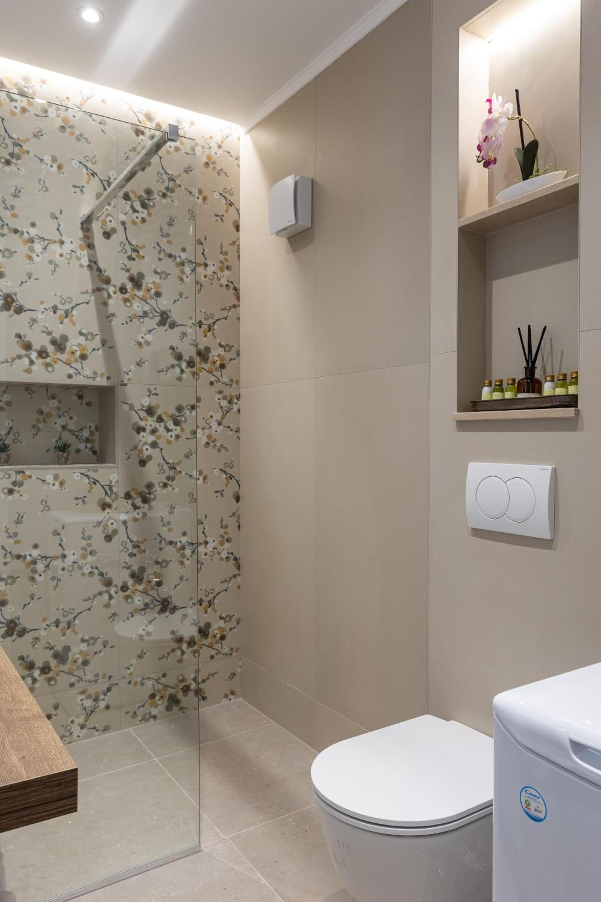Floret Apartment