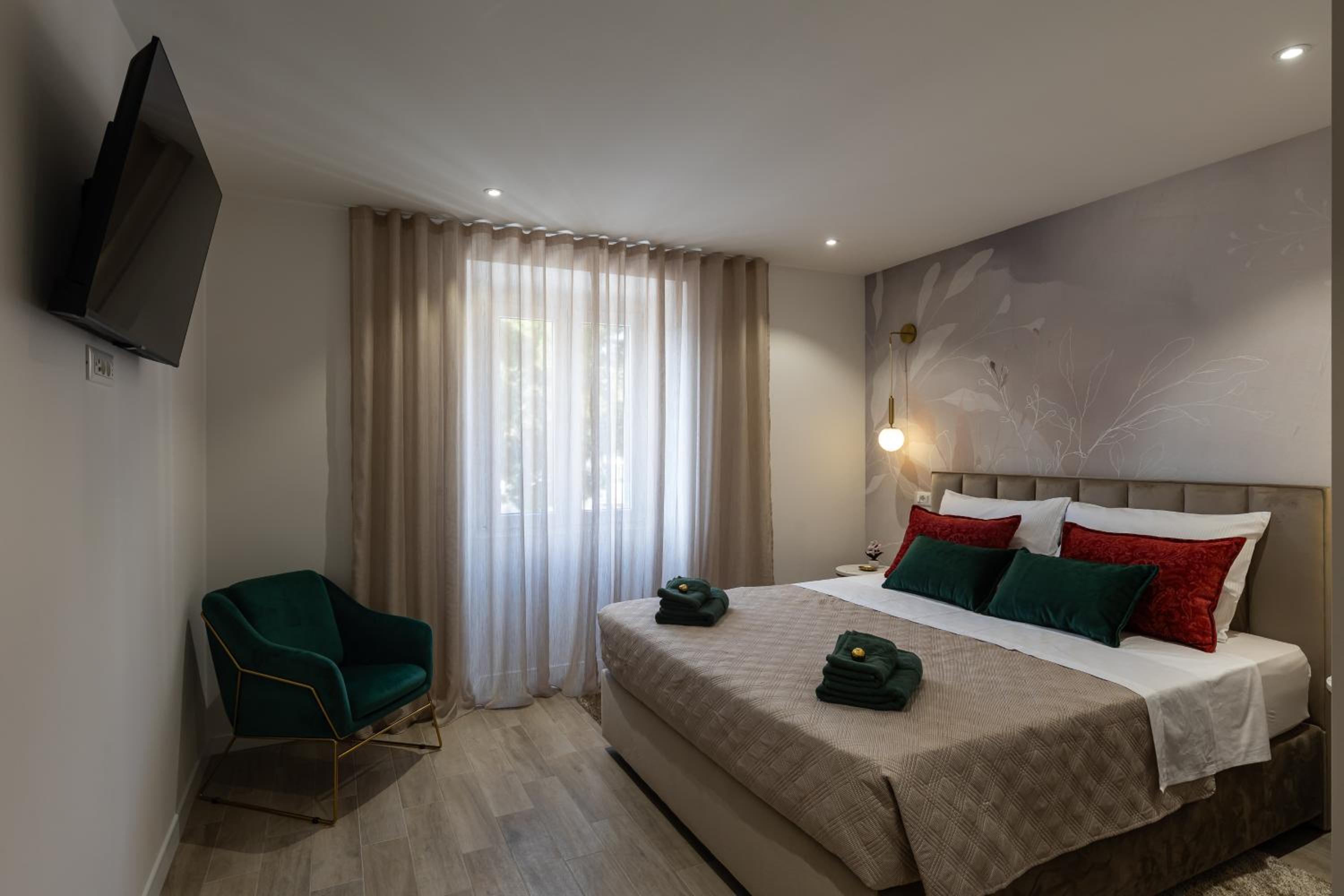 Floret Apartment