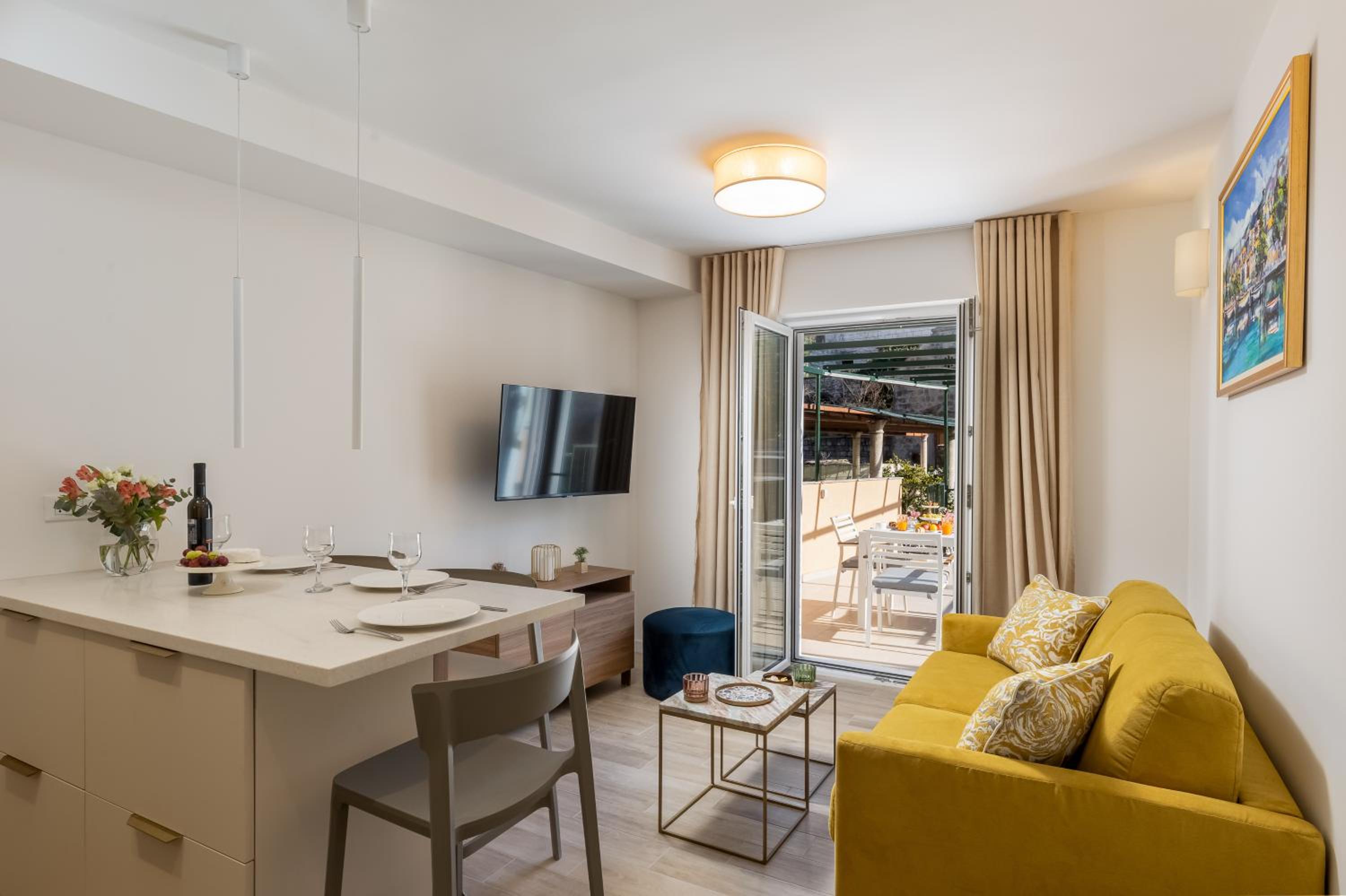 Floret Apartment