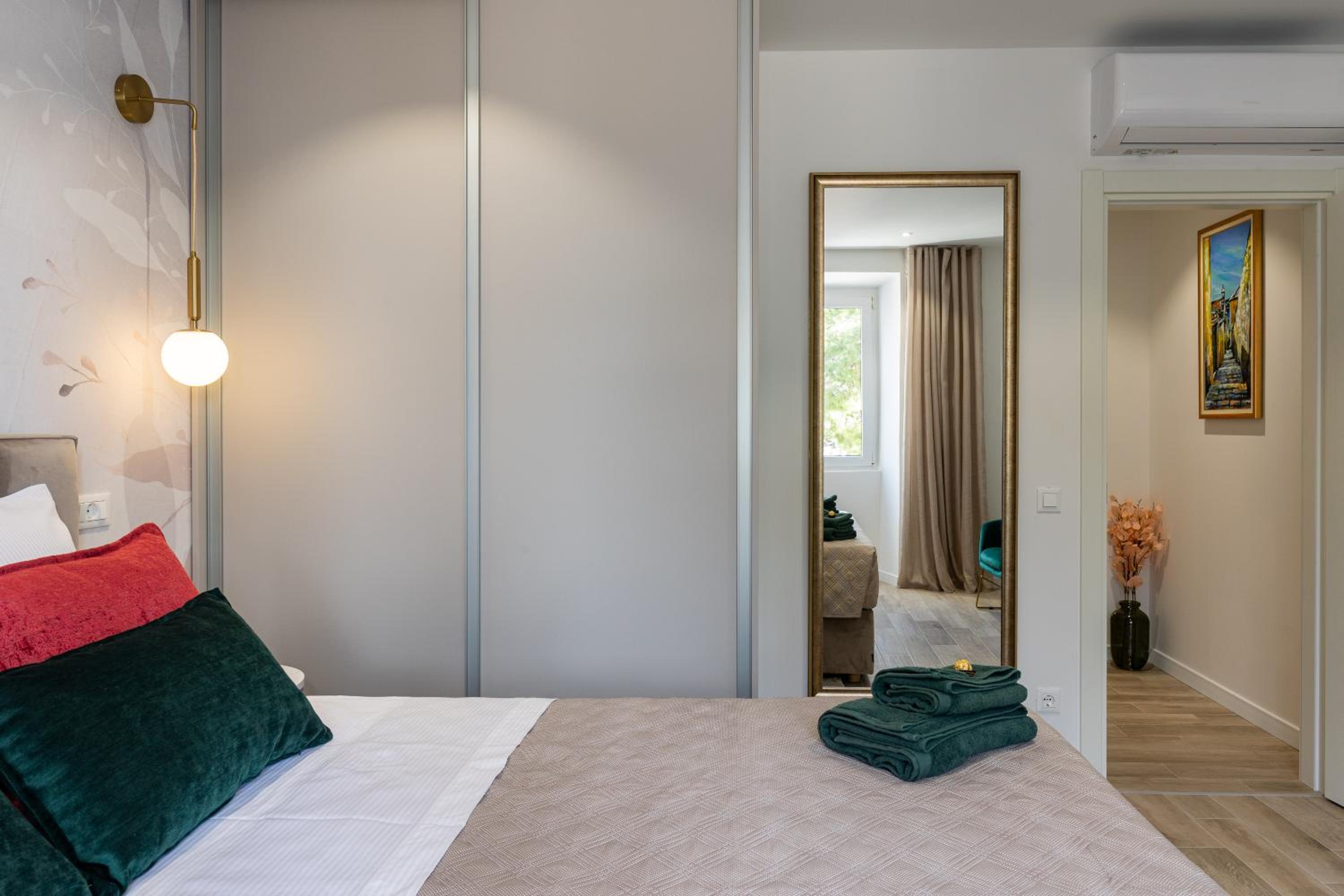 Floret Apartment
