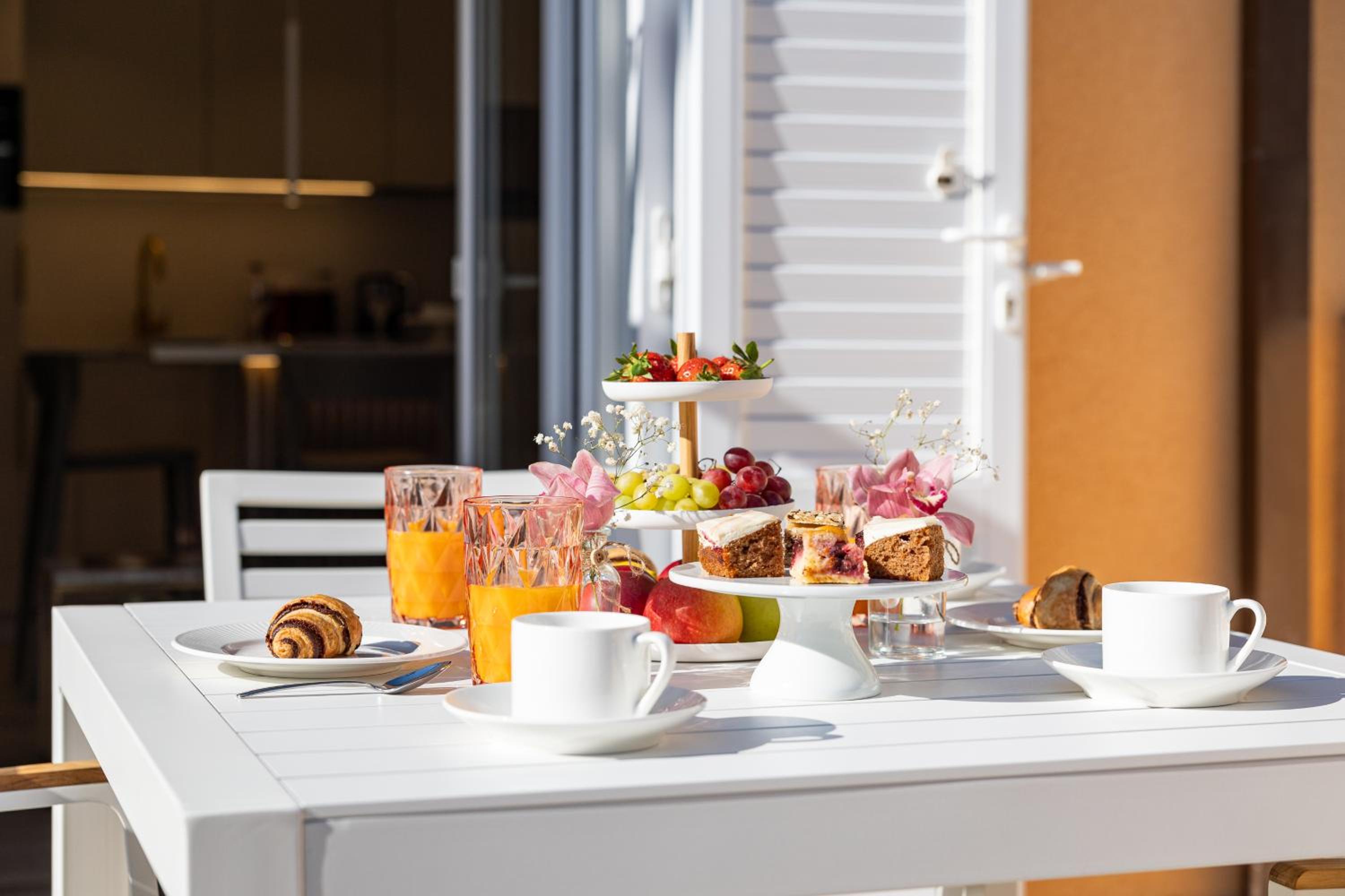 Floret Apartment