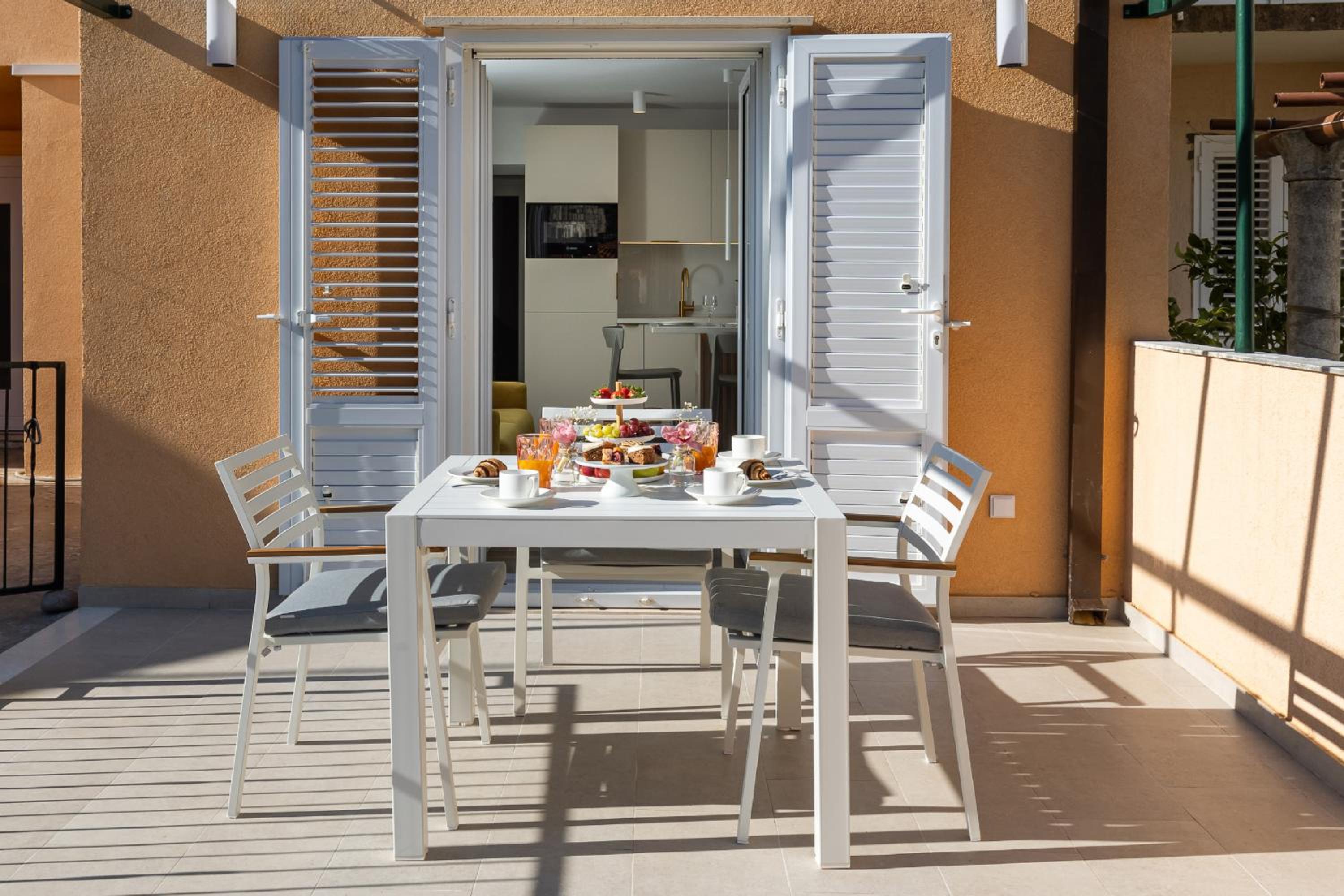 Floret Apartment