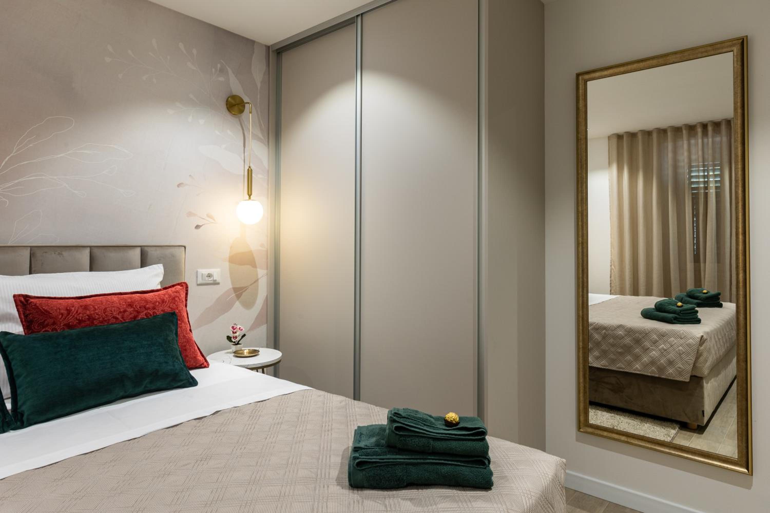 Floret Apartment
