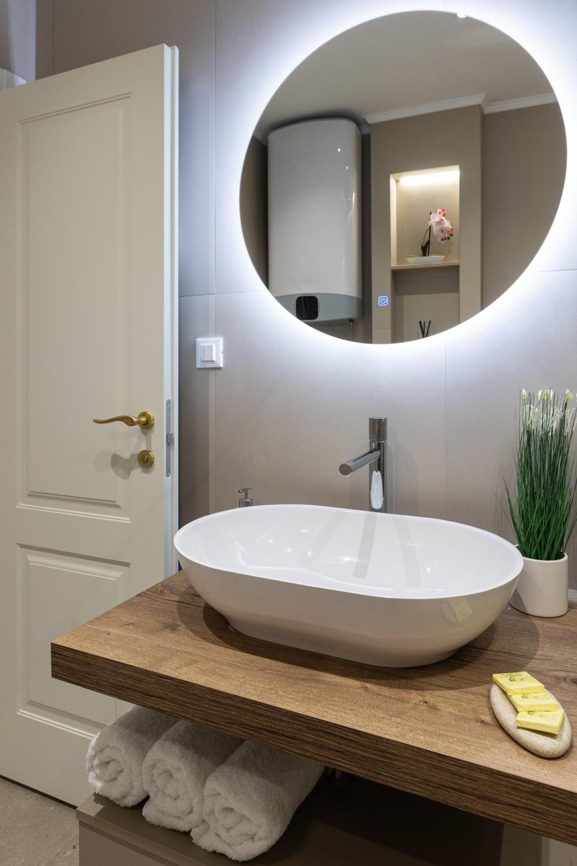 Floret Apartment