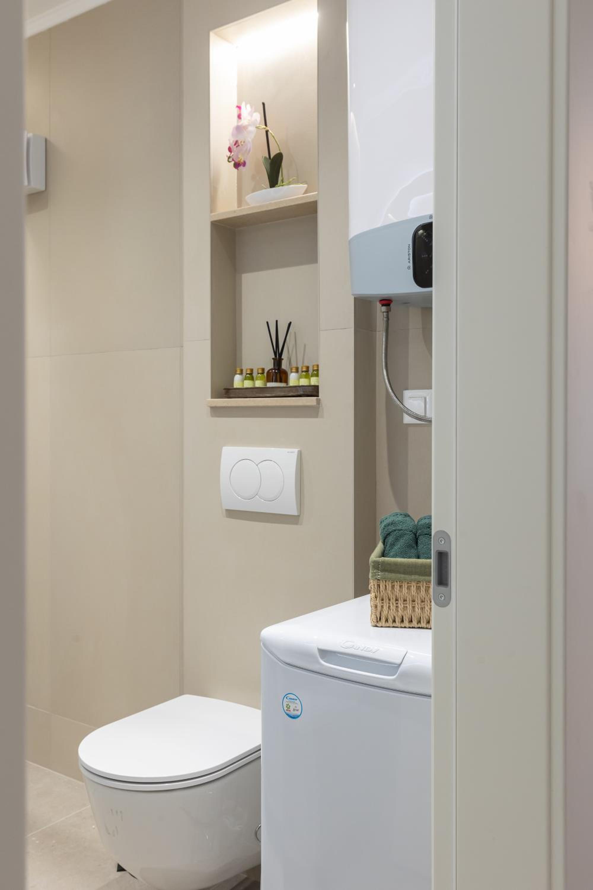 Floret Apartment