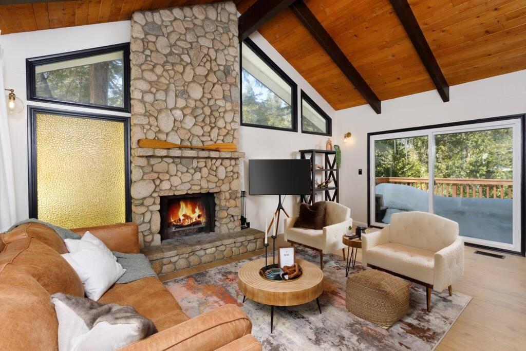 Pet Friendly Treetop Cabin w/Deck & Forest Views view 2