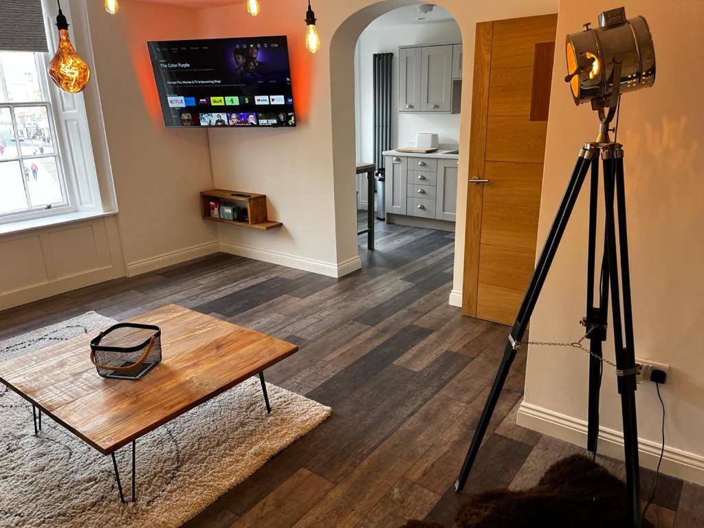 Sterling Stylish 2 bedroom Central Modern Apartment view 4