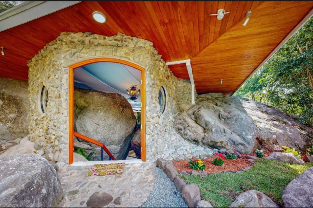 Hotel Riverfront & Jacuzzi. 8th Wonder Of The World.