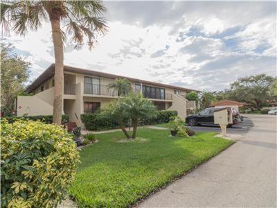 Sun Eagle Condo! Cozy condo with workspace and community pool! view 2