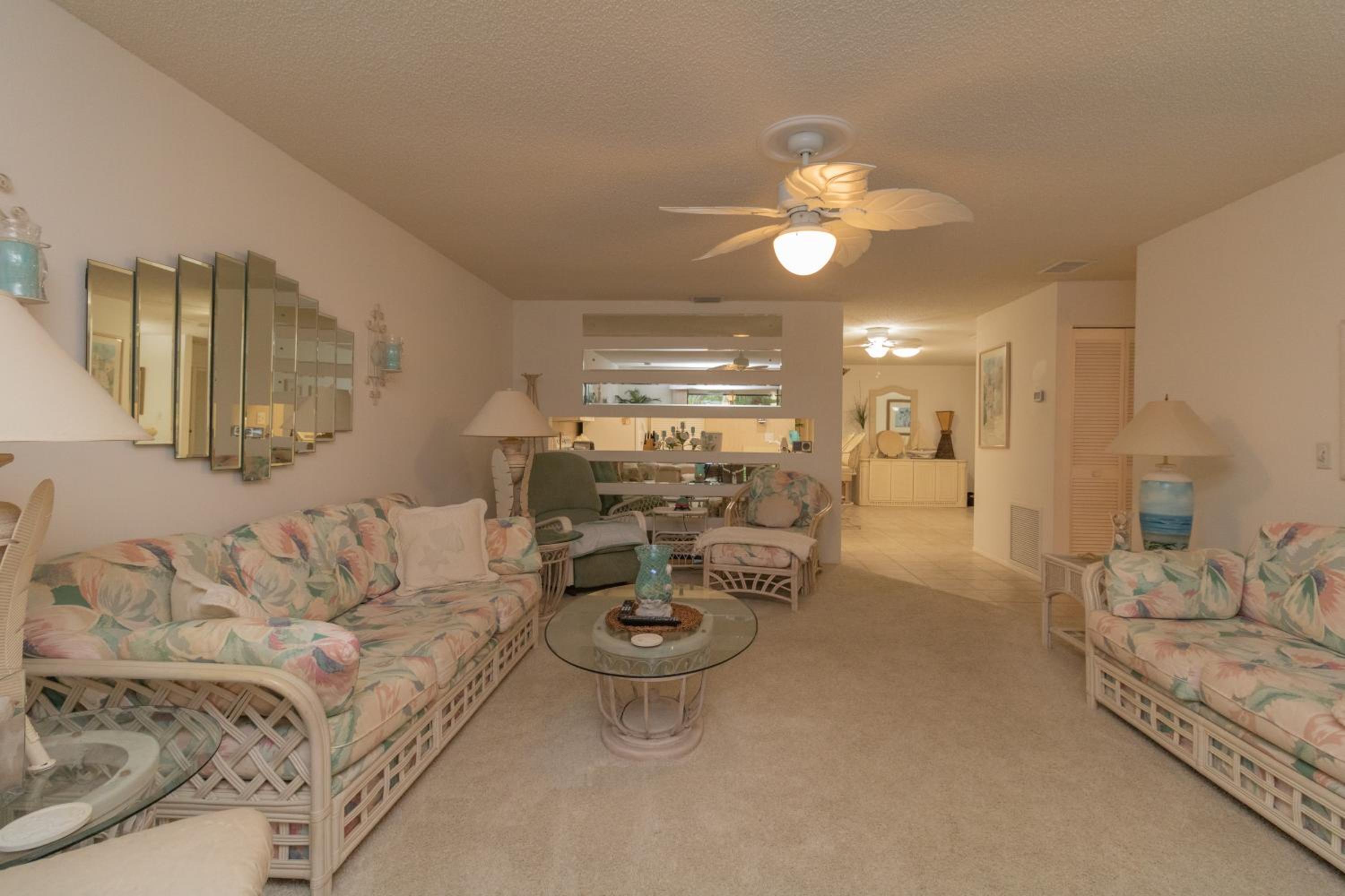 Sun Eagle Condo! Cozy condo with workspace and community pool! view 3