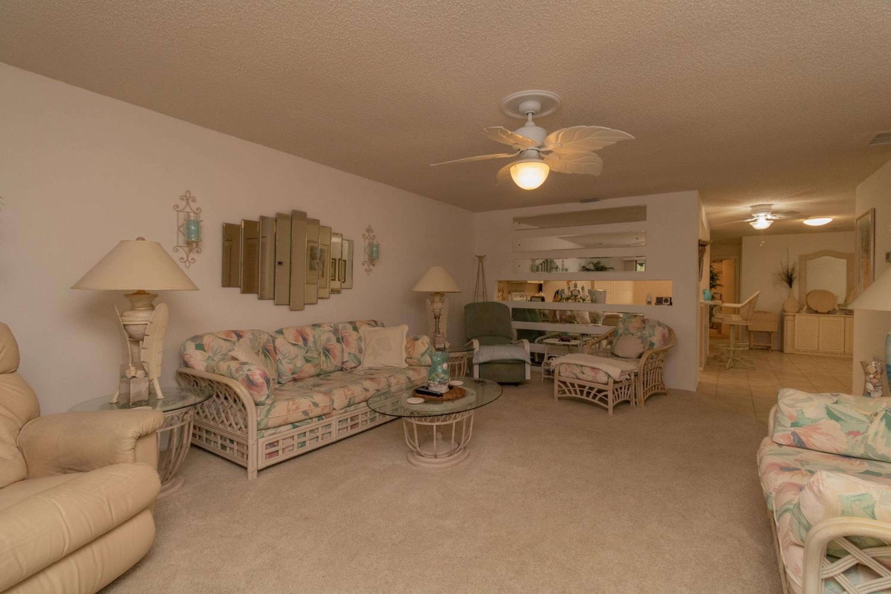 Sun Eagle Condo! Cozy condo with workspace and community pool! view 4