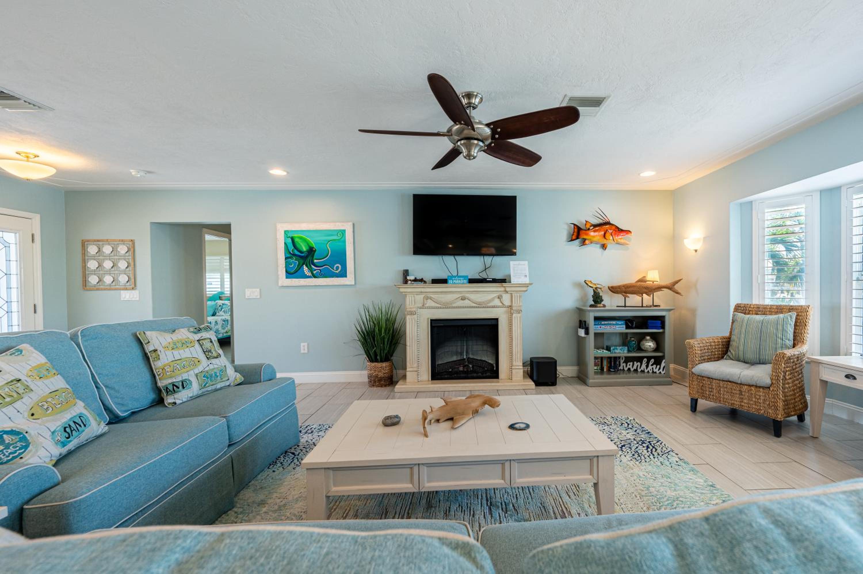Royal Palm Paradise! Waterfront, Private Pool & Hot Tub, Boat Dock! view 4