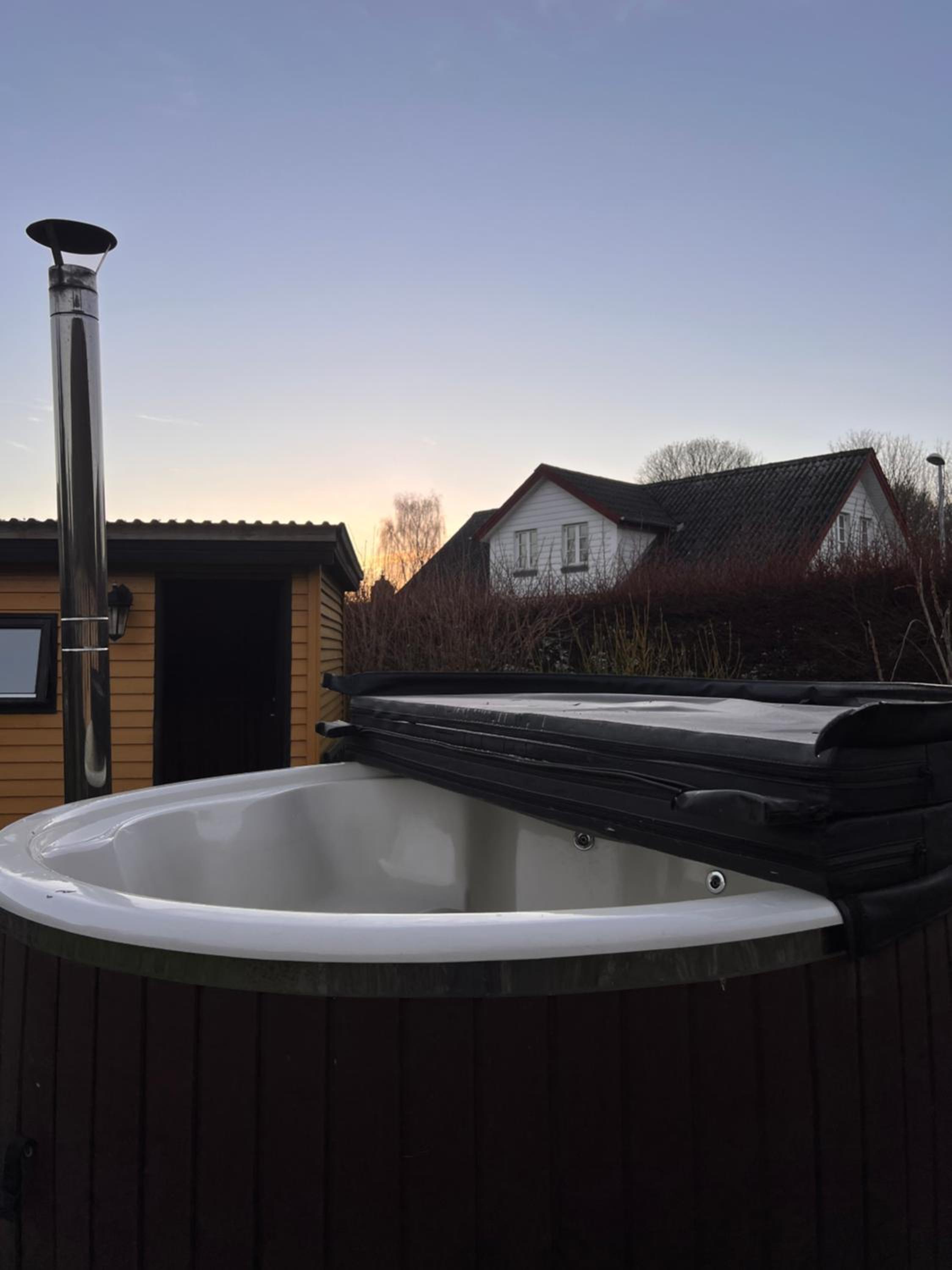 Charmerende stråtag strå hus (med Vildmarksbad)