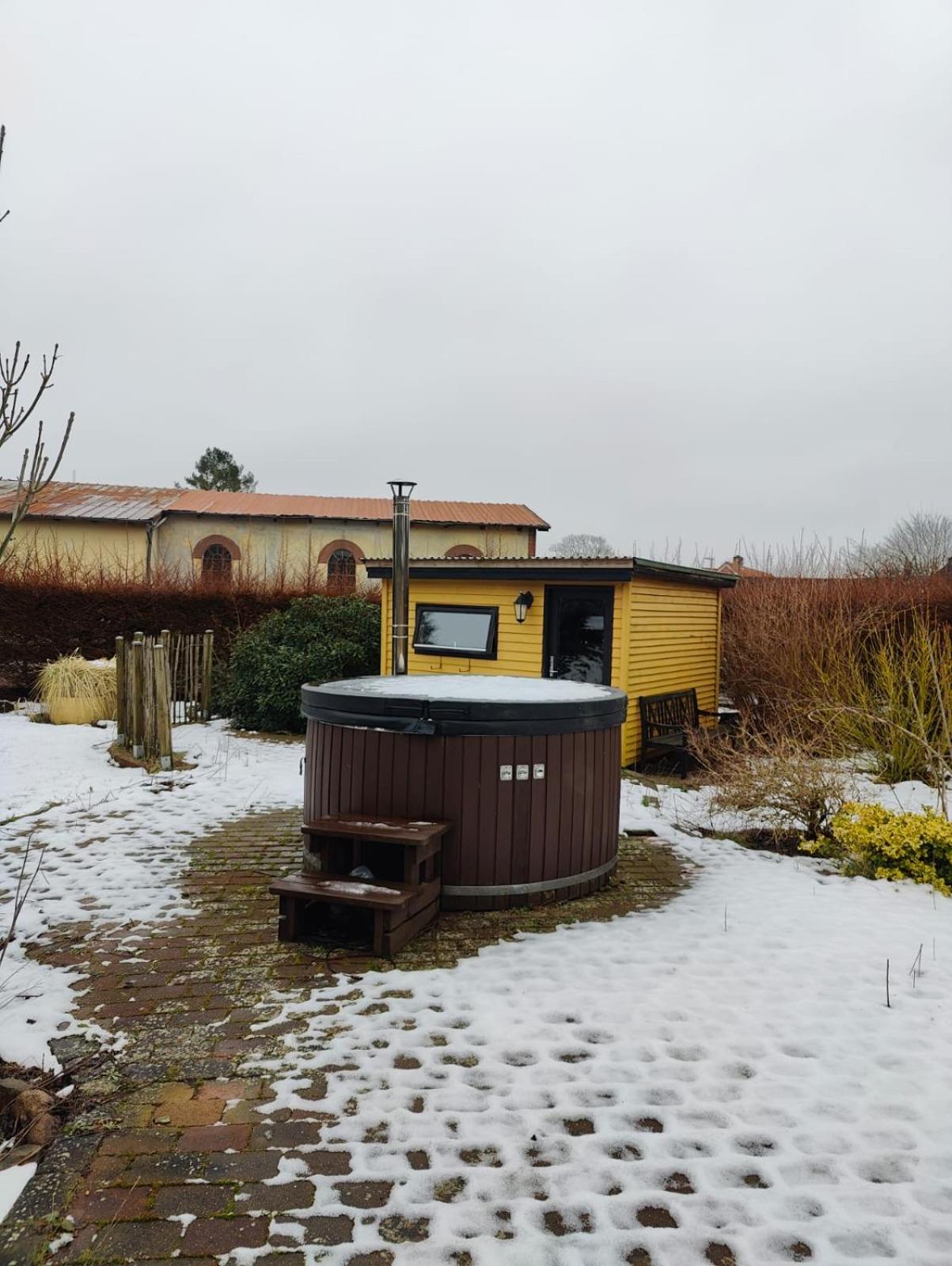 Charmerende stråtag strå hus (med Vildmarksbad)