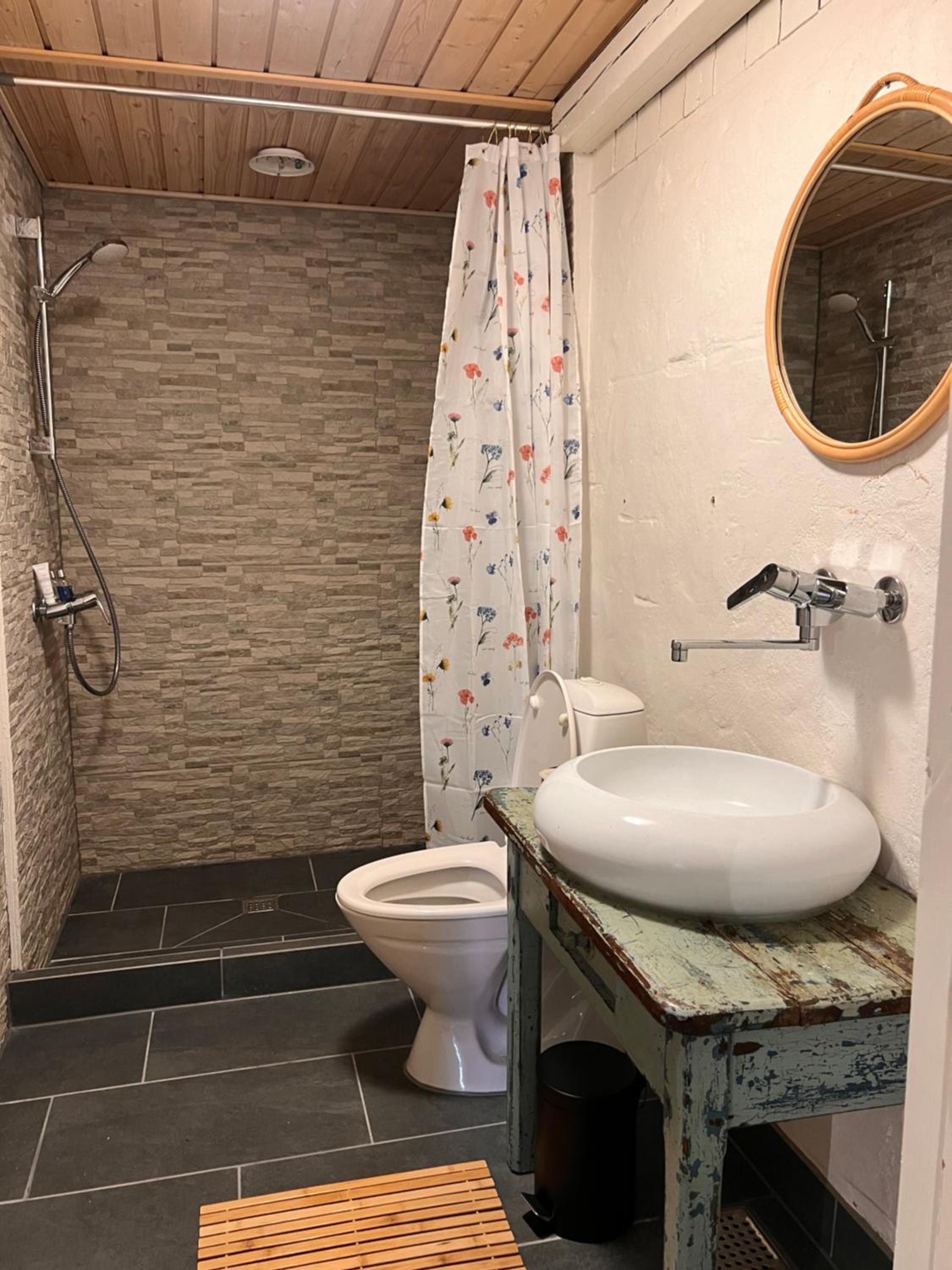 Charmerende stråtag strå hus (med Vildmarksbad)
