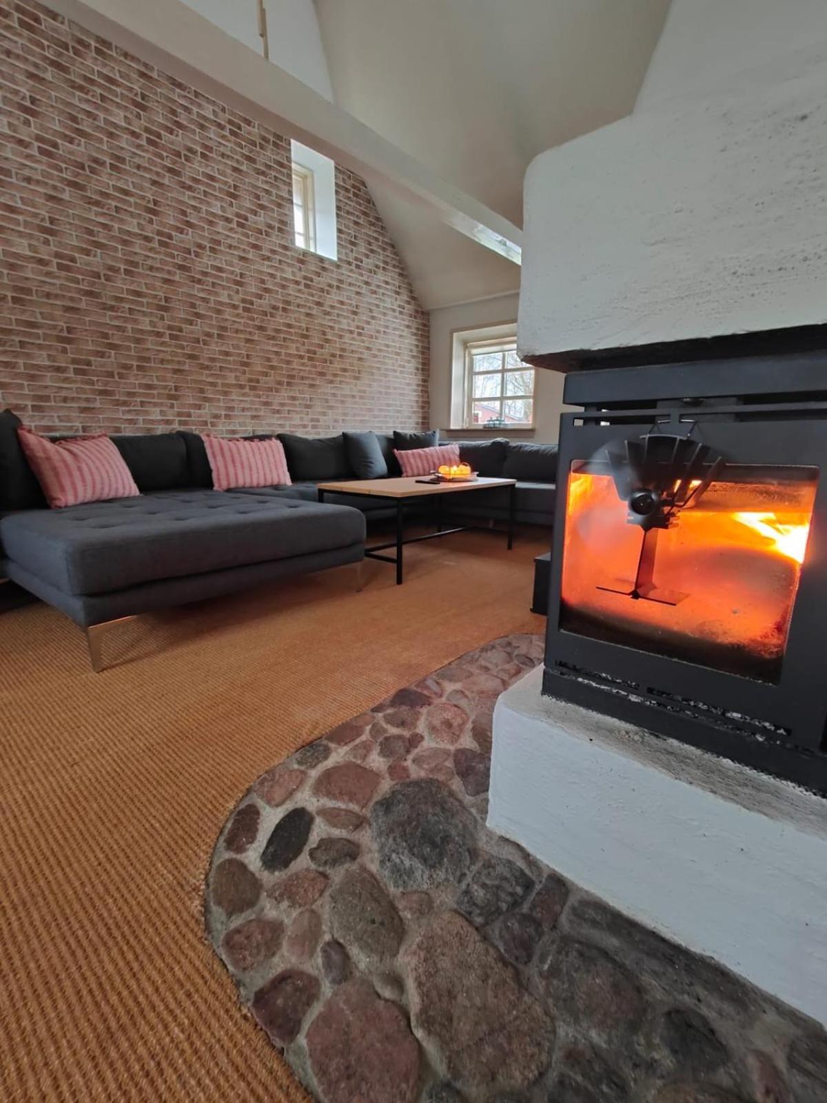 Charmerende stråtag strå hus (med Vildmarksbad)