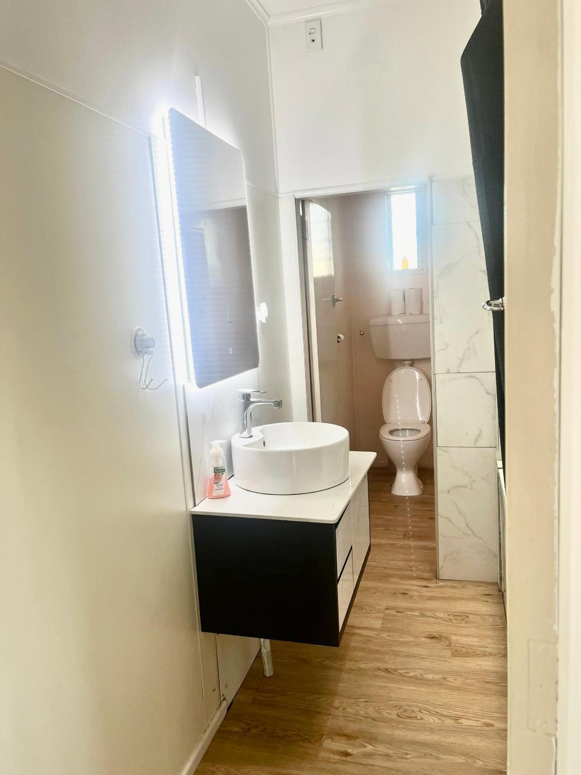 PRIVATE ROOMS IN CENTRAL AUCKLAND view 3