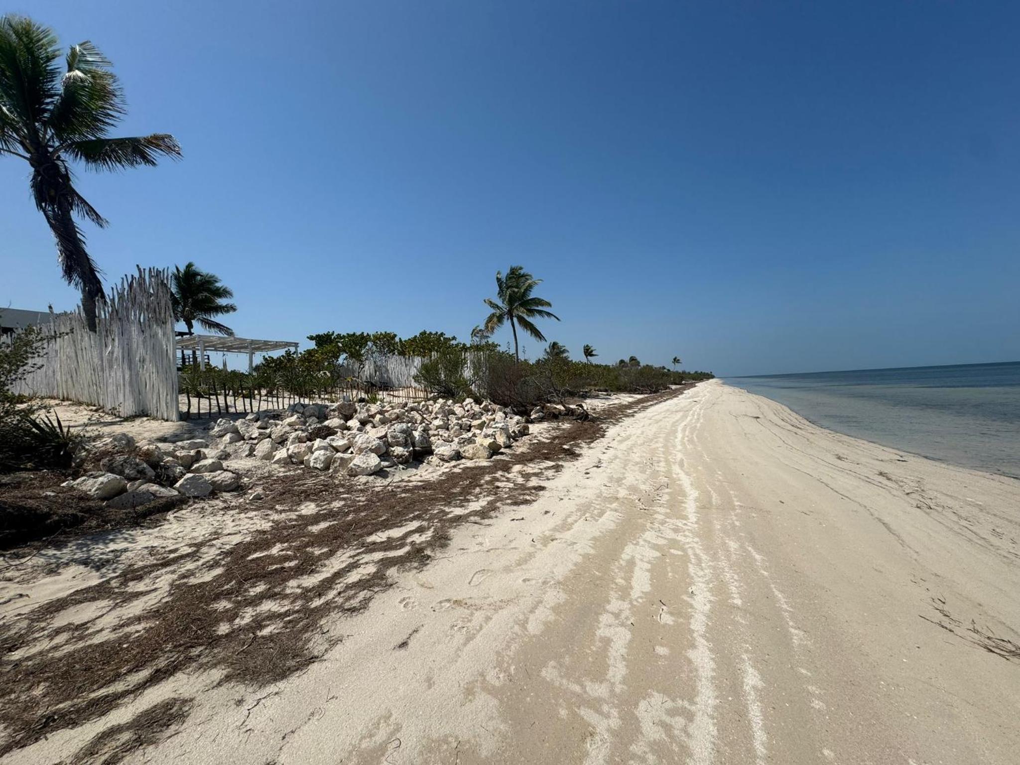 Casa Arsha Beachfront Paradise